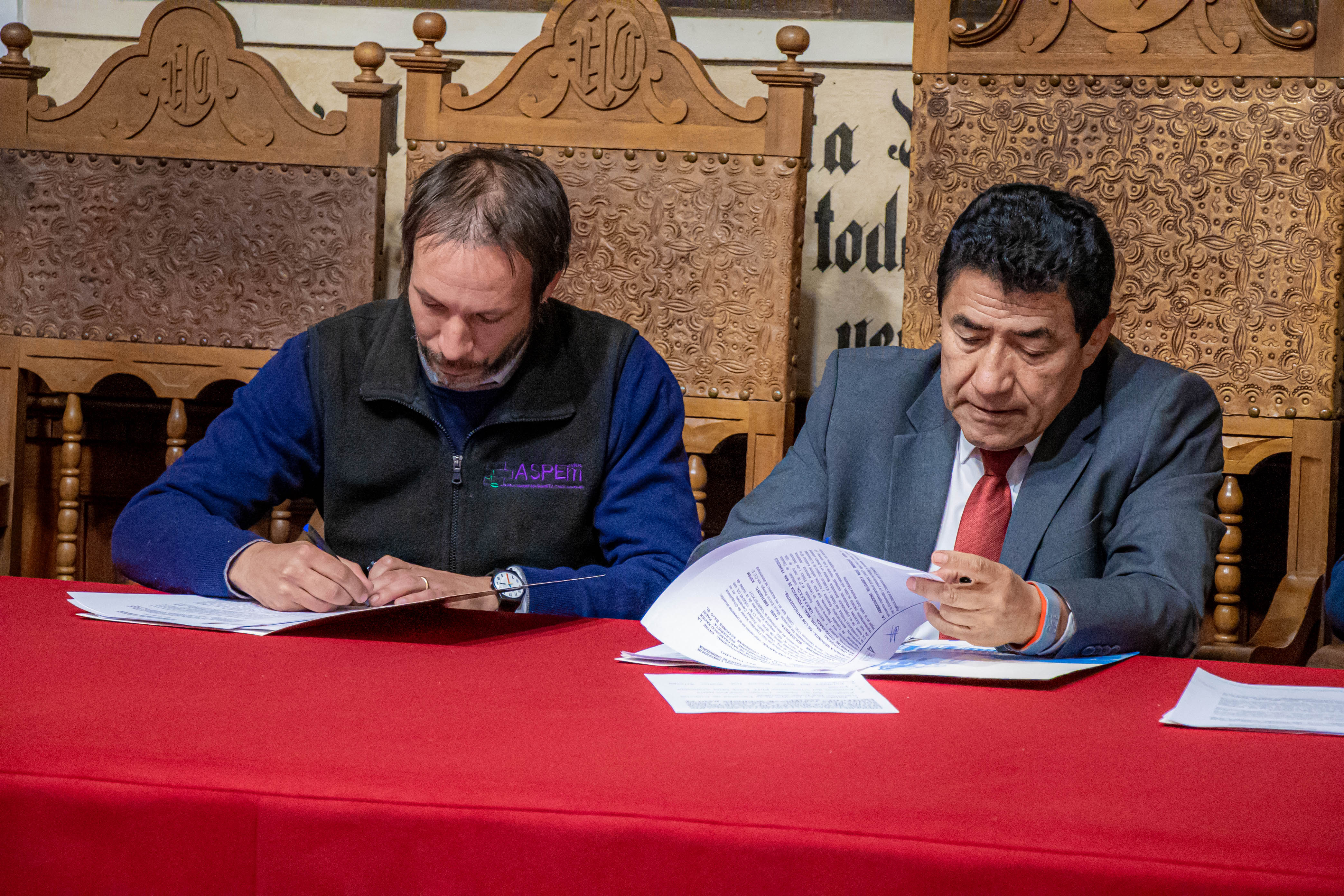 La Universidad sella acuerdo con la ONG italiana ASPEm Bolivia para promover la investigación