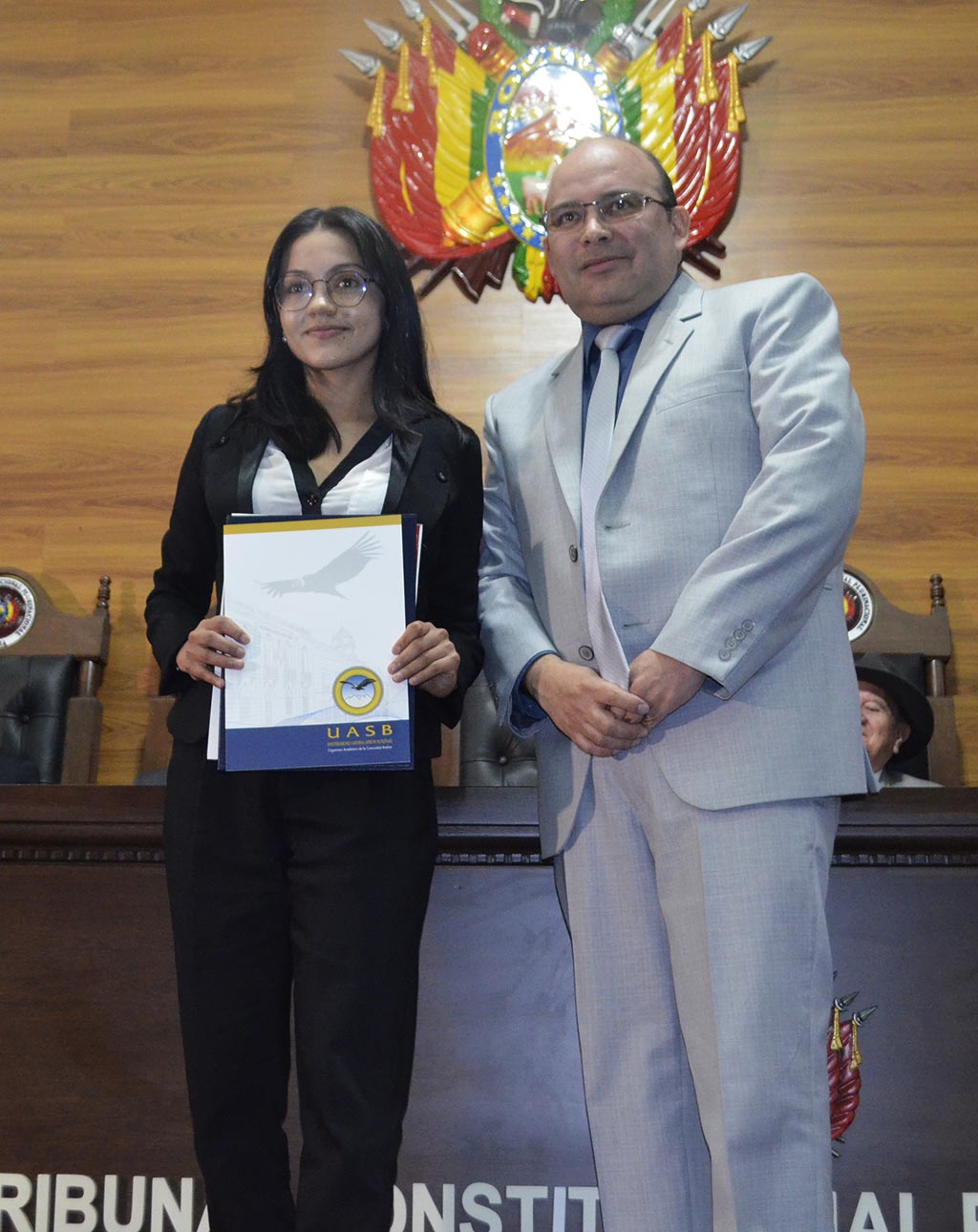 El Tribunal Constitucional Plurinacional premió a estudiantes de Derecho USFX que lograron los primeros puestos en la Jornada Expo-Académica