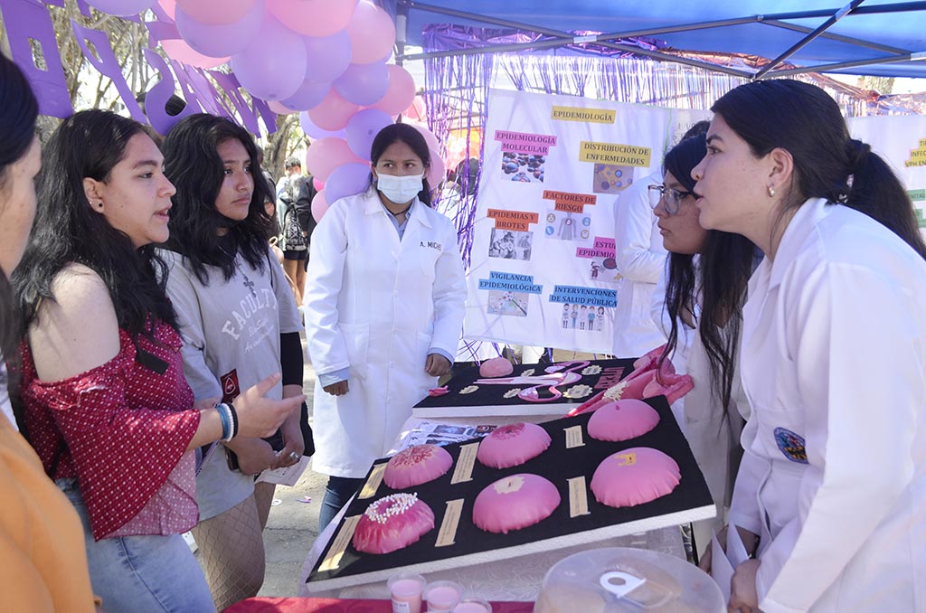 Feria Educativa sobre el Virus del Papiloma Humano y el Cáncer Cervical organizada por la carrera de Bioquímica