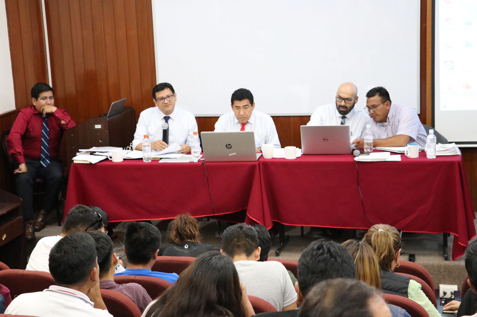 Consejo Universitario aprobó reglamentos de posgrado, docente investigador y becas universitarias