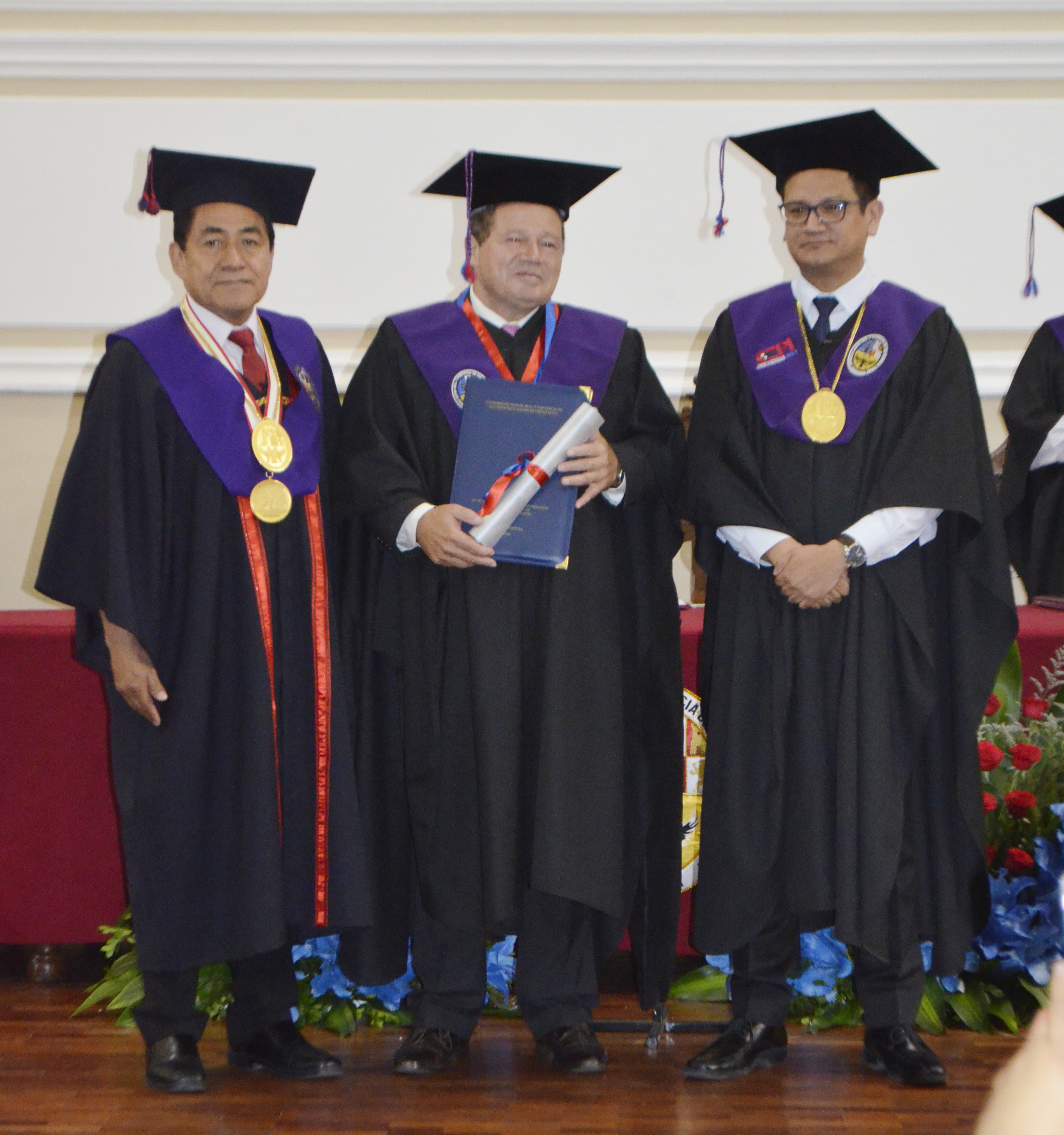 La Universidad entrega el título de Doctor Honoris Causa al director de Helvetas Bolivia, Richard Rainer Haep