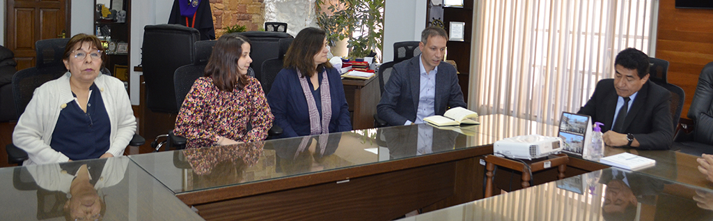 Representantes de la ONG ASPEm informaron al rector sobre el avance de la investigación vinculada a la producción de miel en el Chaco chuquisaqueño