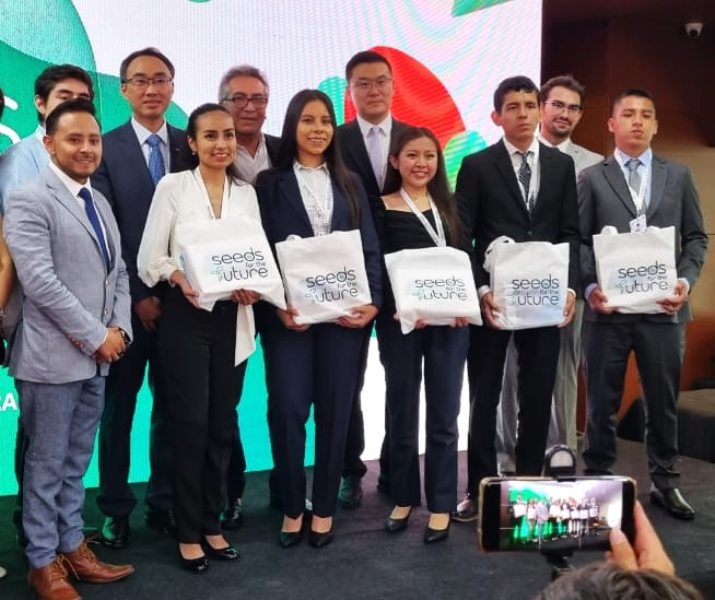 Estudiante de la USFX recibe reconocimiento por el programa “Semillas del futuro” de Huawei