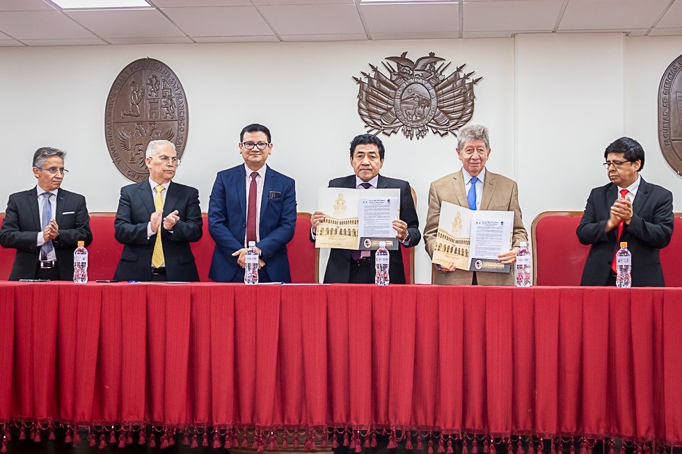 La Universidad de San Francisco Xavier firmó el convenio de cooperación con el Consejo de Evaluación y Acreditación Internacional