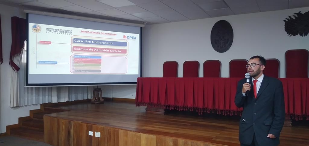 La USFX presentó a los directores de colegio el Ranking de colegios del Curso Preuniversitario y el Examen Directo de Admisión