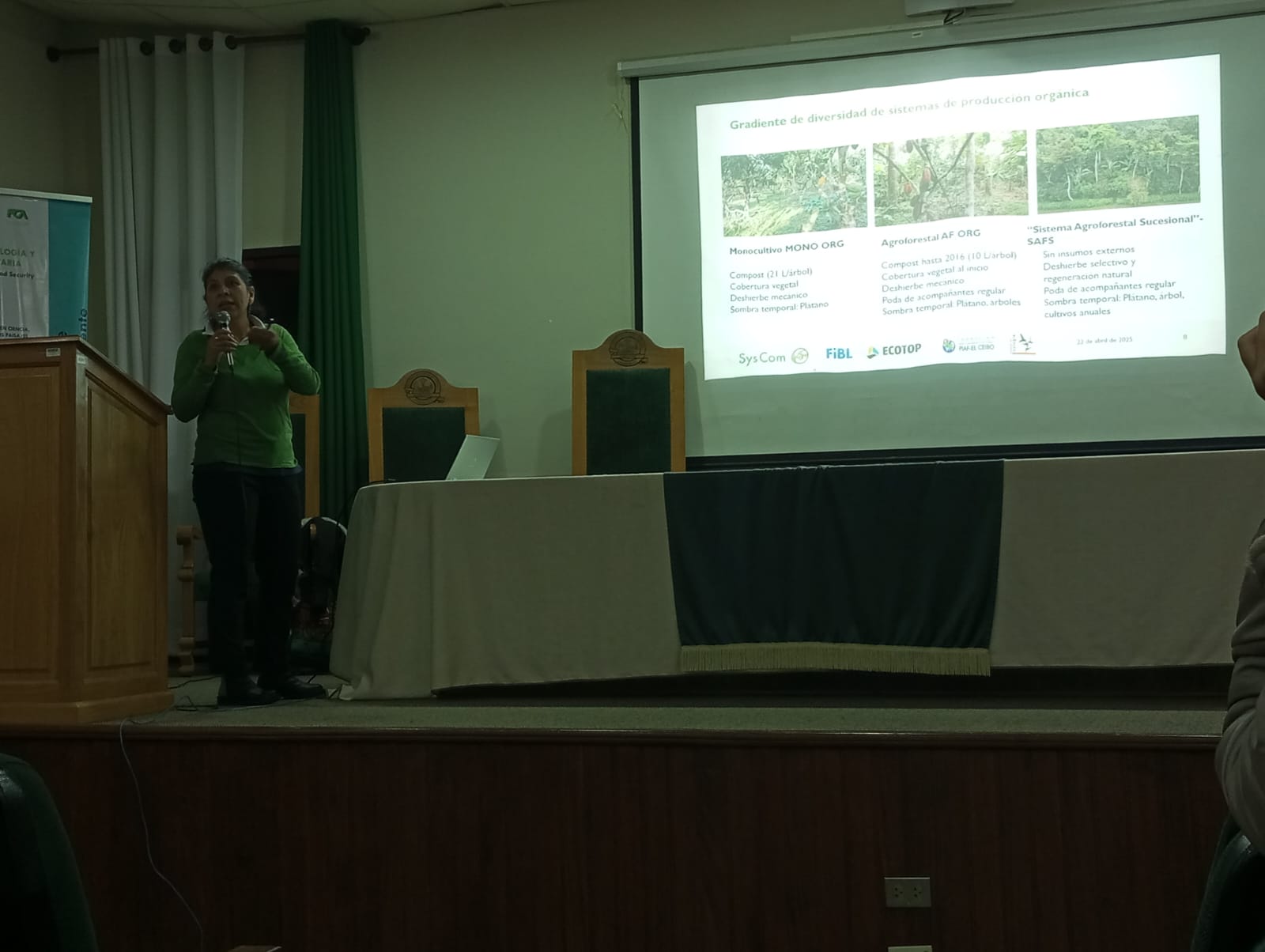 Conferencia magistral: Producción agroforestal del cacao como sistema amigable con el medioambiente