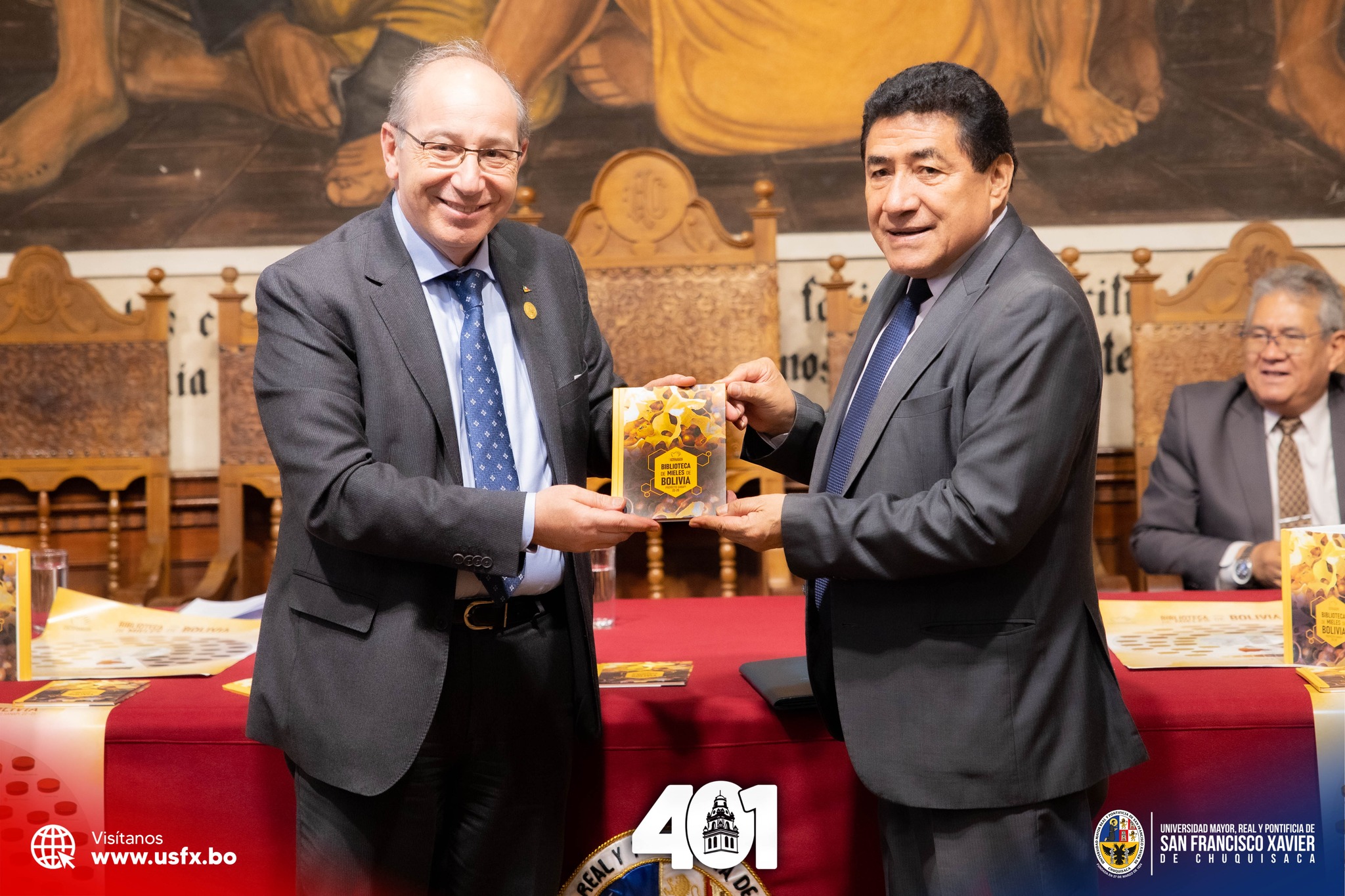 La Biblioteca de las mieles de Bolivia se transfirió a la Universidad de San Francisco Xavier
