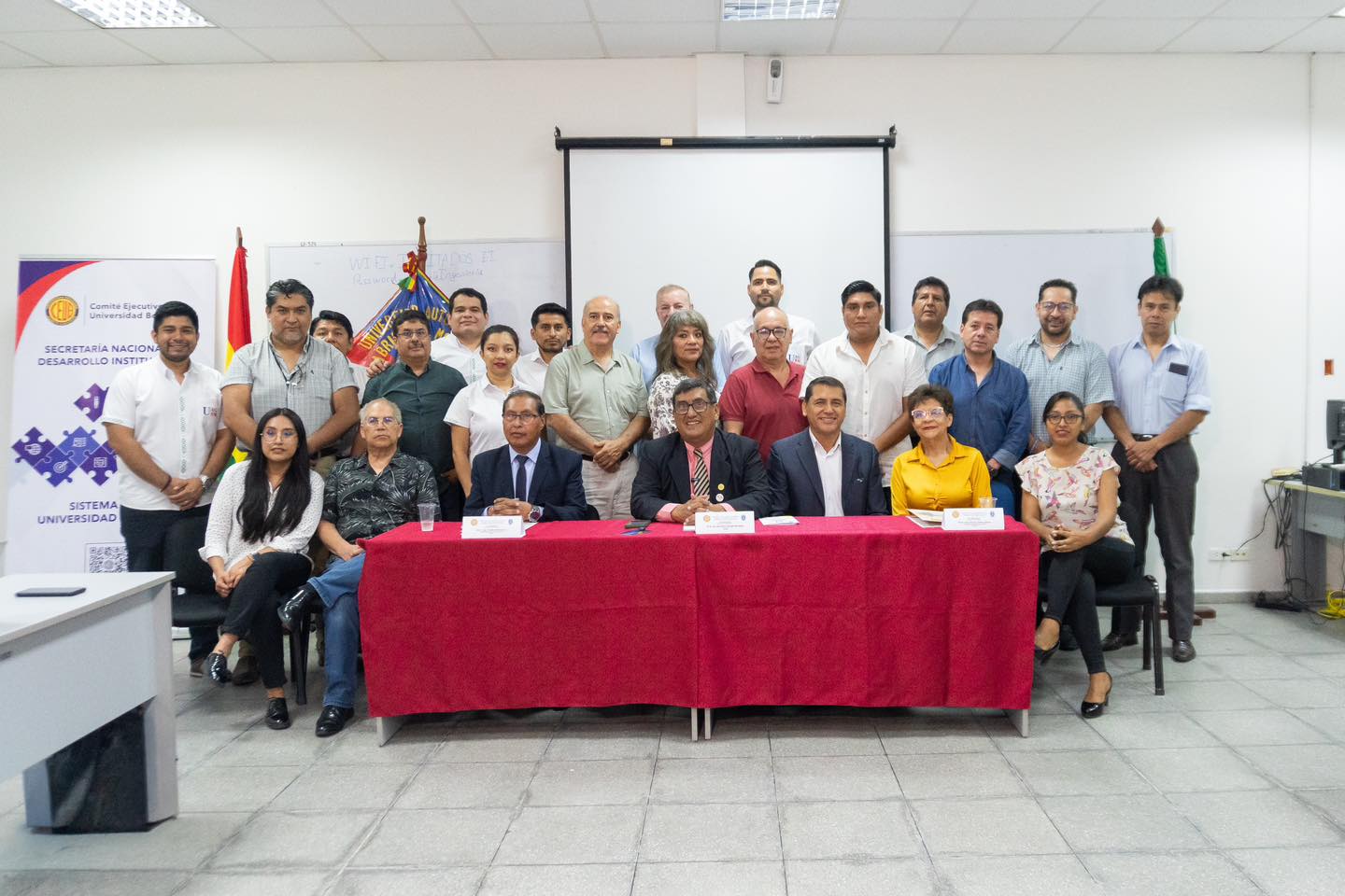 La USFX presentó Plan de Desarrollo Universitario y la propuesta técnica sobre el Pacto Fiscal